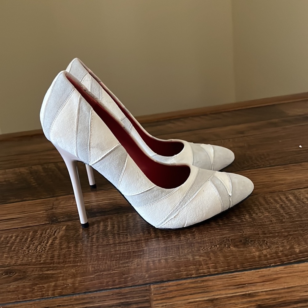 Beautiful CHARLES JOURDAN Kaden White/Cream 6.5 leather suede almost new w/box